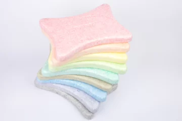 Paleta boja motavila za tunje, poslagana jedan na drugome.